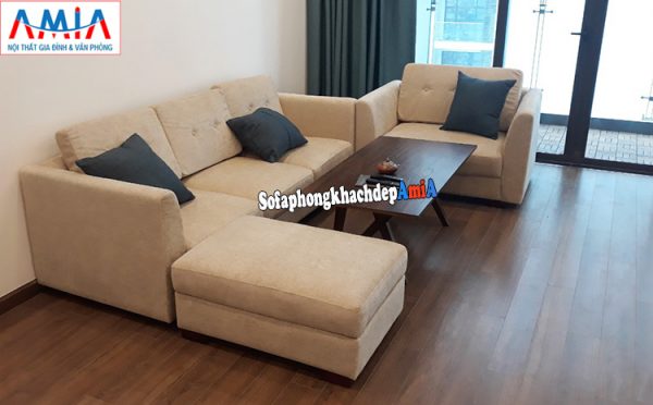 Hình ảnh Ghế sofa văng nỉ nhỏ phòng khách chung cư bài trí gần ban công căn phòng